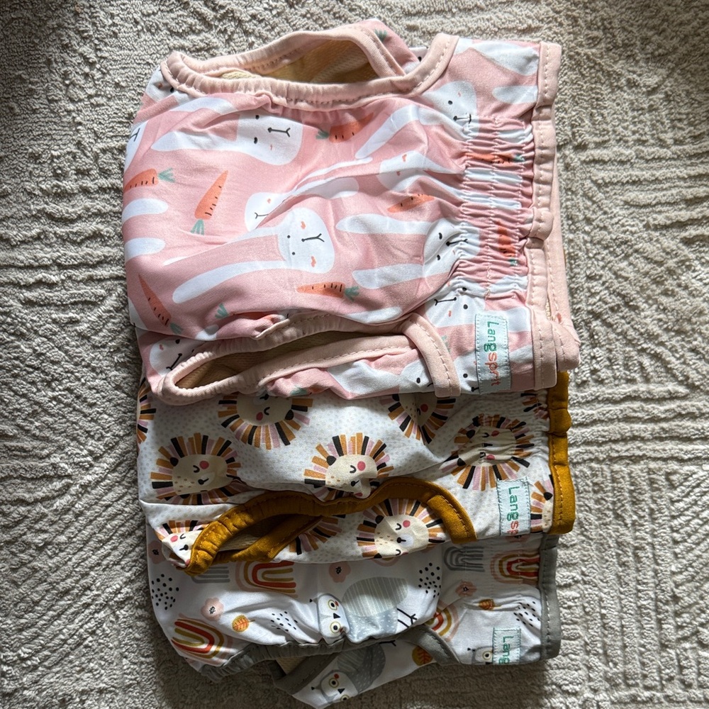 Reusable pet diapers